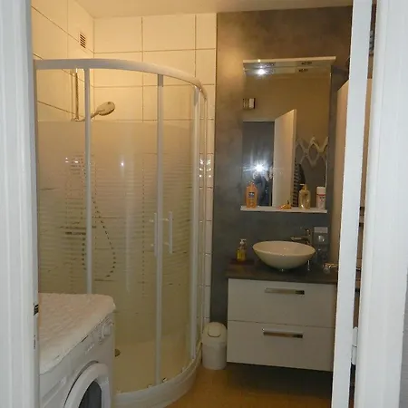 Le Lavandou, 2 Pieces, 4 Personnes - Fr-1-251-791 Apartment